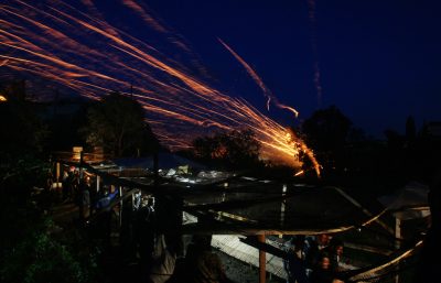 Εντατικοί έλεγχοι της ΕΛΑΣ για παράνομα βεγγαλικά. Οι προετοιμασίες της Χίου για τον ρουκετοπόλεμο