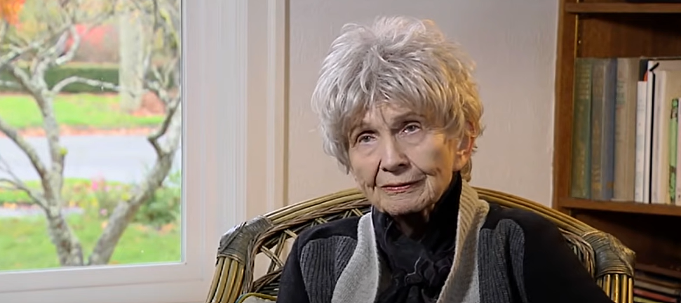 Πέθανε η σπουδαία συγγραφέας και νομπελίστρια Alice Munro. Βραβεύτηκε με το Νόμπελ Λογοτεχνίας το 2013