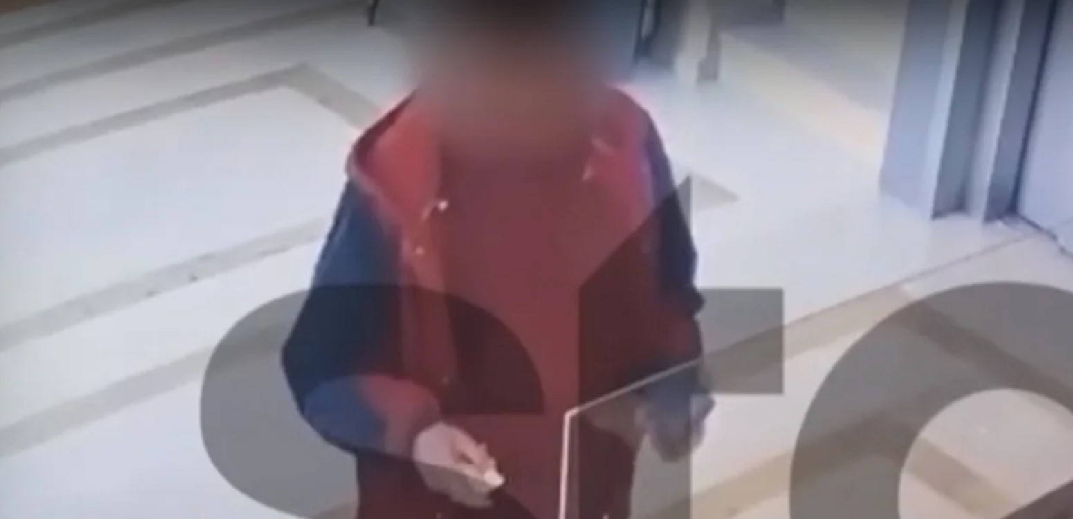 Γυναικοκτονία Μενίδι. Βίντεο με τον δράστη να μπαίνει ατάραχος σε ξενοδοχείο αμέσως μετά τη δολοφονία της 40χρονης