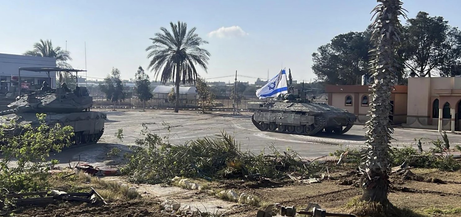 Ισραηλινά τανκς προελαύνουν στο κέντρο της Ράφα (βίντεο)