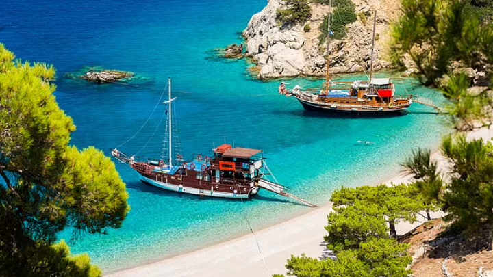 Αυτοί είναι οι 12 προορισμοί που αναζητούν για διακοπές οι Έλληνες το 2024 σύμφωνα με την Airbnb