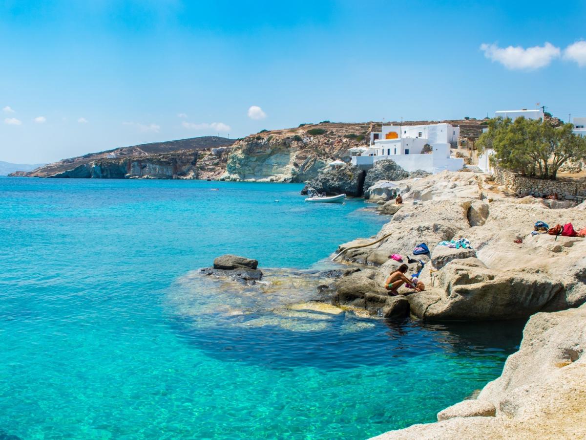 Αυτό το ελληνικό νησί έχει την πιο καθαρή παραλία στον κόσμο, σύμφωνα με έρευνα  ταξιδιωτικού πρακτορείου των ΗΠΑ
