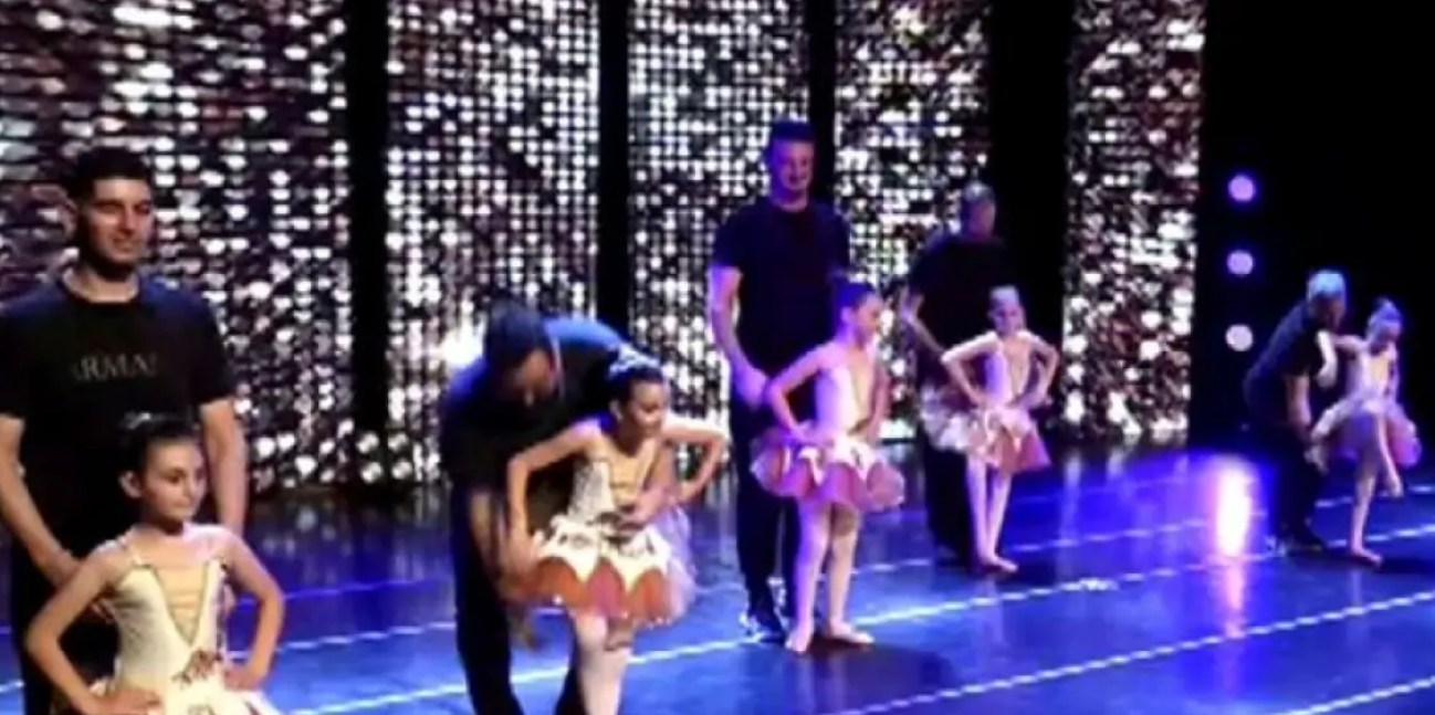 Viral οι μπαμπάδες στη Βέροια που χόρεψαν μπαλέτο με τις κόρες τους και αποθεώθηκαν (βίντεο)