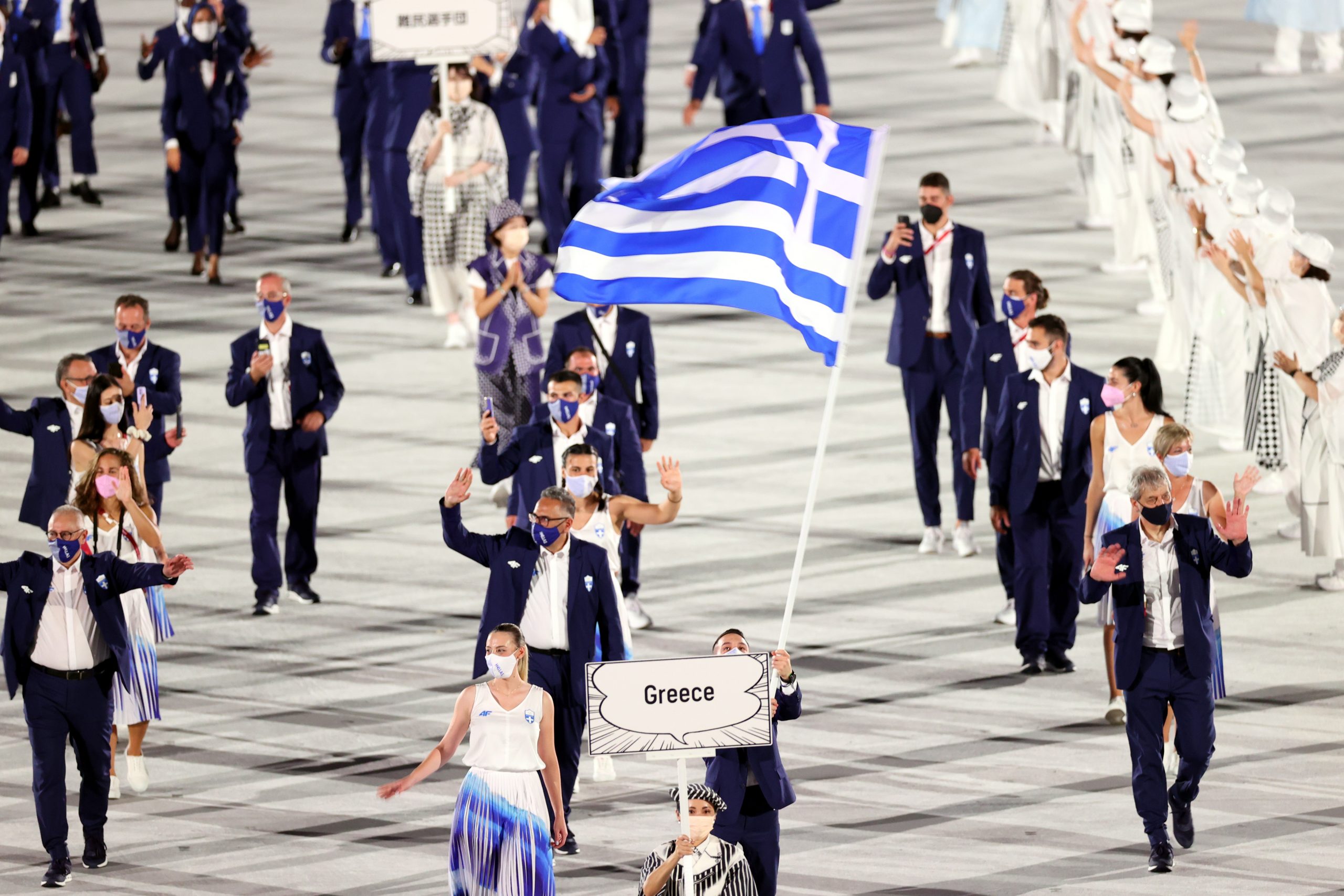 Πότε αποφασίστηκε να παρελαύνει πρώτη η Ελλάδα στους Ολυμπιακούς Αγώνες. Οι σημαιοφόροι που μας εκπροσώπησαν και το τελετουργικό