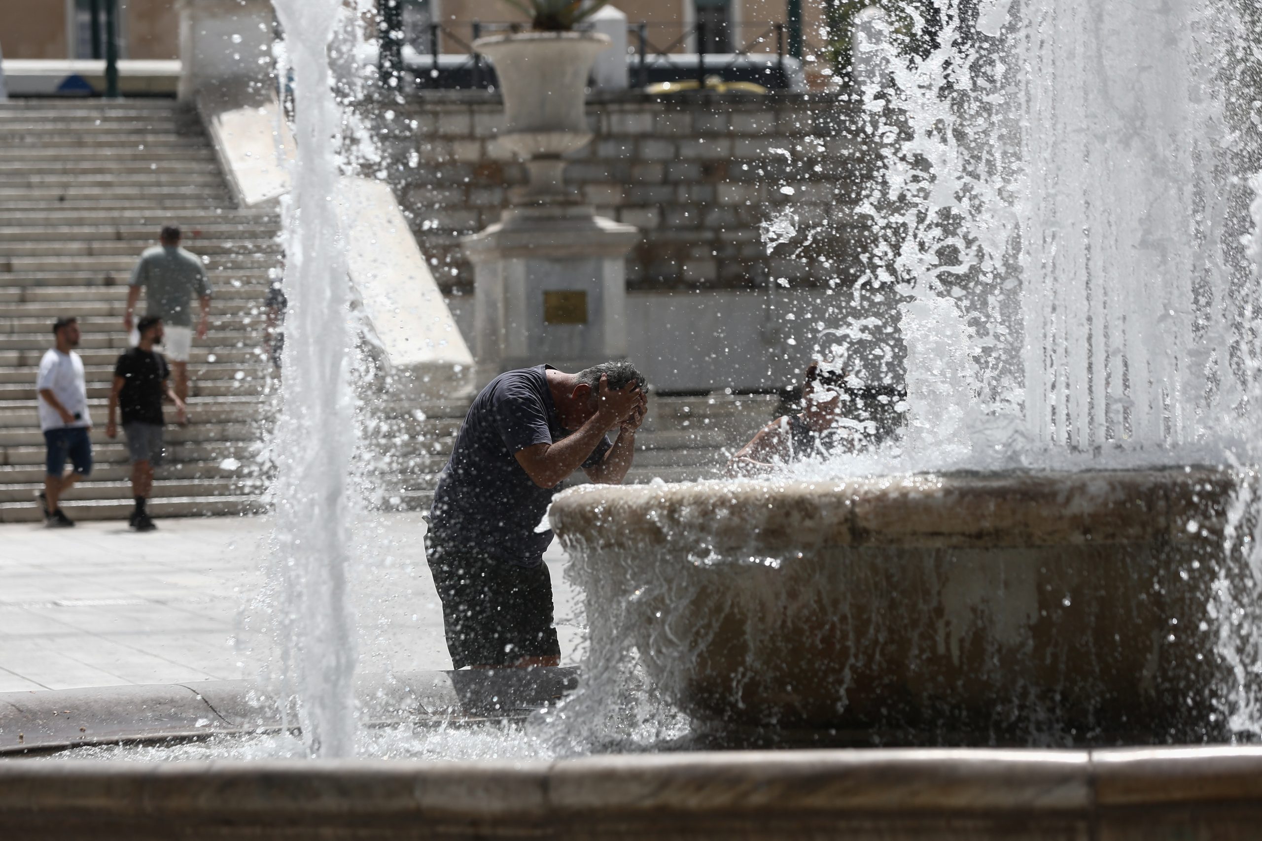 Τριπλάσιοι θάνατοι από καύσωνα στη Ν. Ευρώπη, μέχρι το τέλος του αιώνα