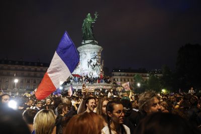 Εκλογές στη Γαλλία. Ανατροπή των δημοσκοπήσεων και επικράτηση της αριστεράς. Πώς σχολίασε το αποτέλεσμα ο γαλλικός Τύπος