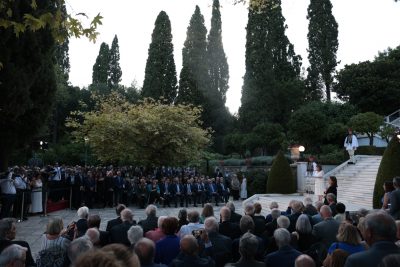 Πενήντα χρόνια Προεδρικές δεξιώσεις. Από τη λιτότητα στο “γκλάμουρ” και το στεγνό γρασίδι για τις γόβες