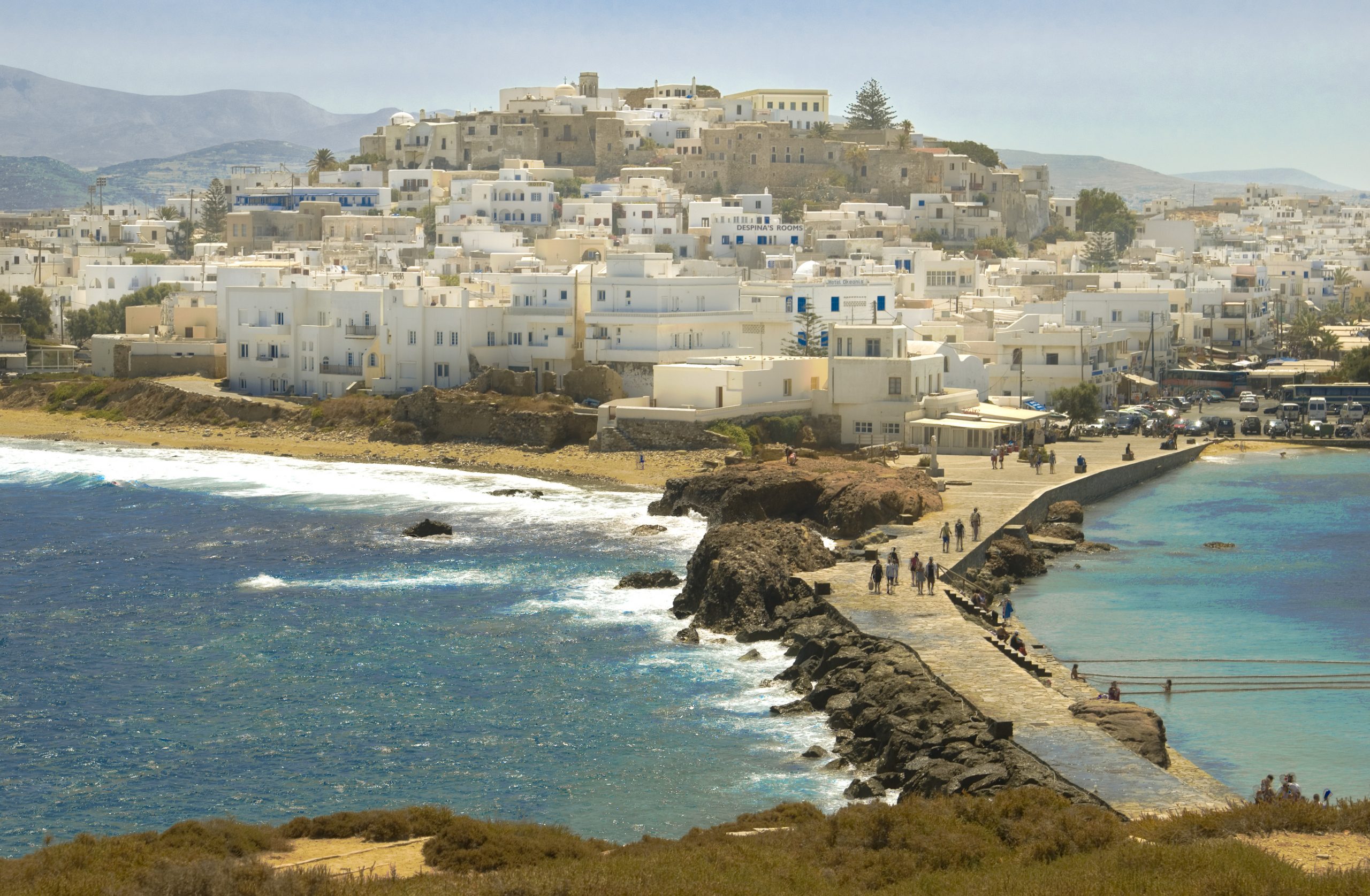 Reuters: Στερεύει το νερό στα ελληνικά νησιά, ενώ κορυφώνεται η τουριστική περίοδος. Έκκληση για οικονομία