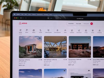 Κινέζος χρέωσε 3.500 ευρώ ιδιοκτήτη Airbnb για τηλεφωνικές κλήσεις μέσω internet. Το νέο κόλπο για κλήσεις μέσω ρούτερ