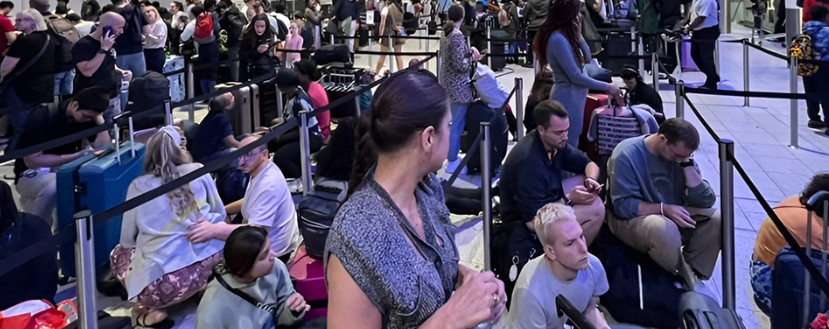 Πάνω από 1000 πτήσεις ακυρώθηκαν από το διεθνές ψηφιακό μπλακ αουτ. Προκλήθηκε από προβληματική ενημέρωση ασφαλείας