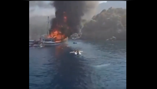 Bυθίστηκε τουριστικό σκάφος που έπιασε φωτιά στo Mαρμαρά. Επτά τραυματίες εκ των οποίων οι 3 σε σοβαρή κατάσταση
