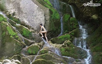 Βουτιά στο ρέμα Μαρκς στα Τζουμέρκα. Ο άγνωστος υδάτινος παράδεισος μόνο για περπατημένους (βίντεο)