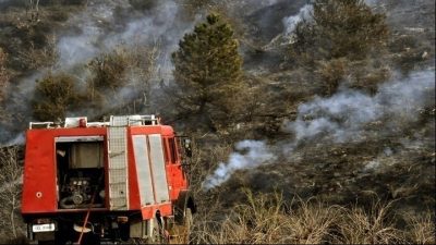 Πύρινο μέτωπο στα Άνω Άκρια του Ηρακλείου Κρήτης. Μήνυμα 112 για εκκένωση