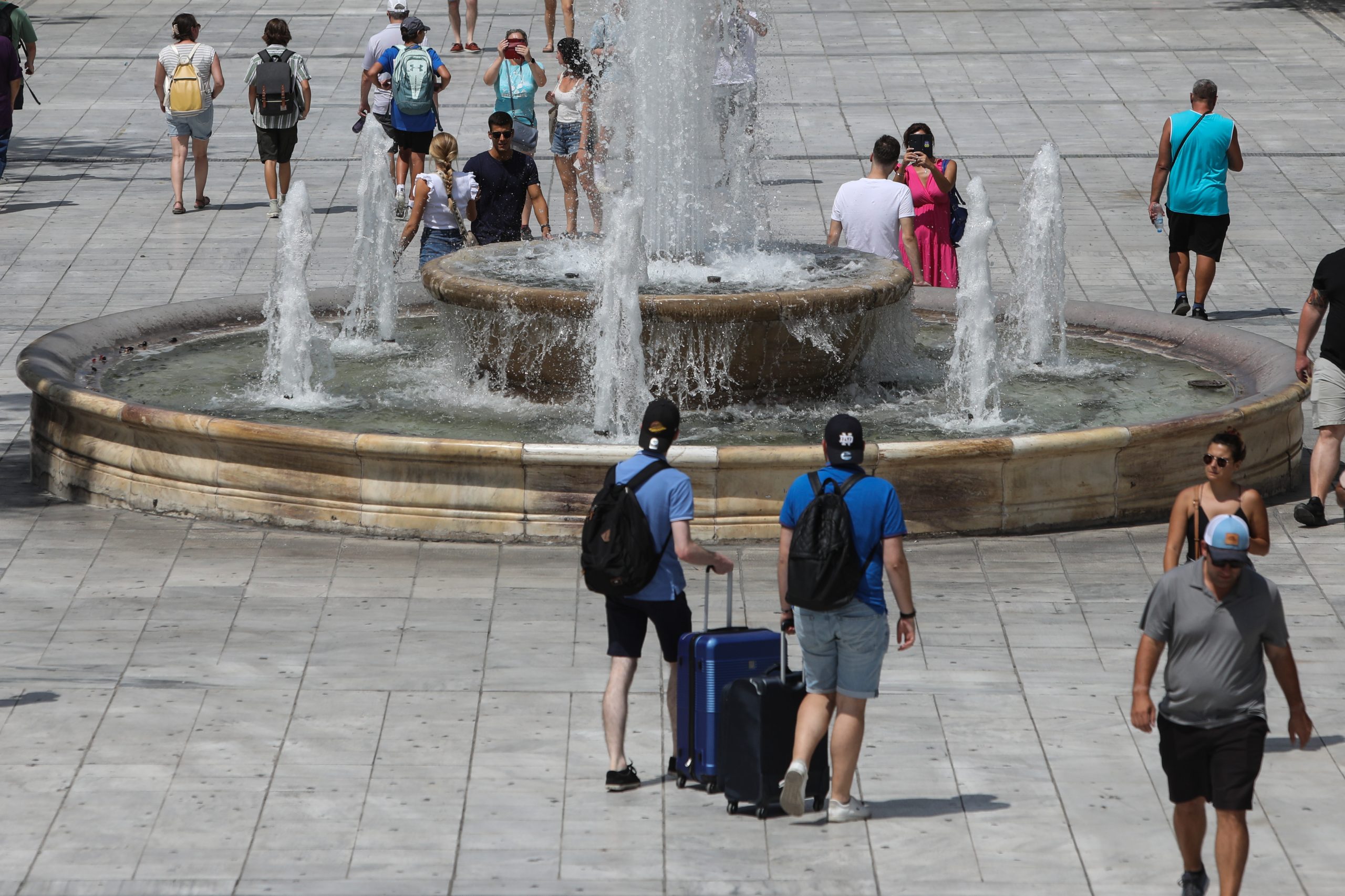 Καιρός. Με ηλιοφάνεια και υψηλές θερμοκρασίες ο Δεκαπενταύγουστος. Πού θα σημειωθούν 40αρια