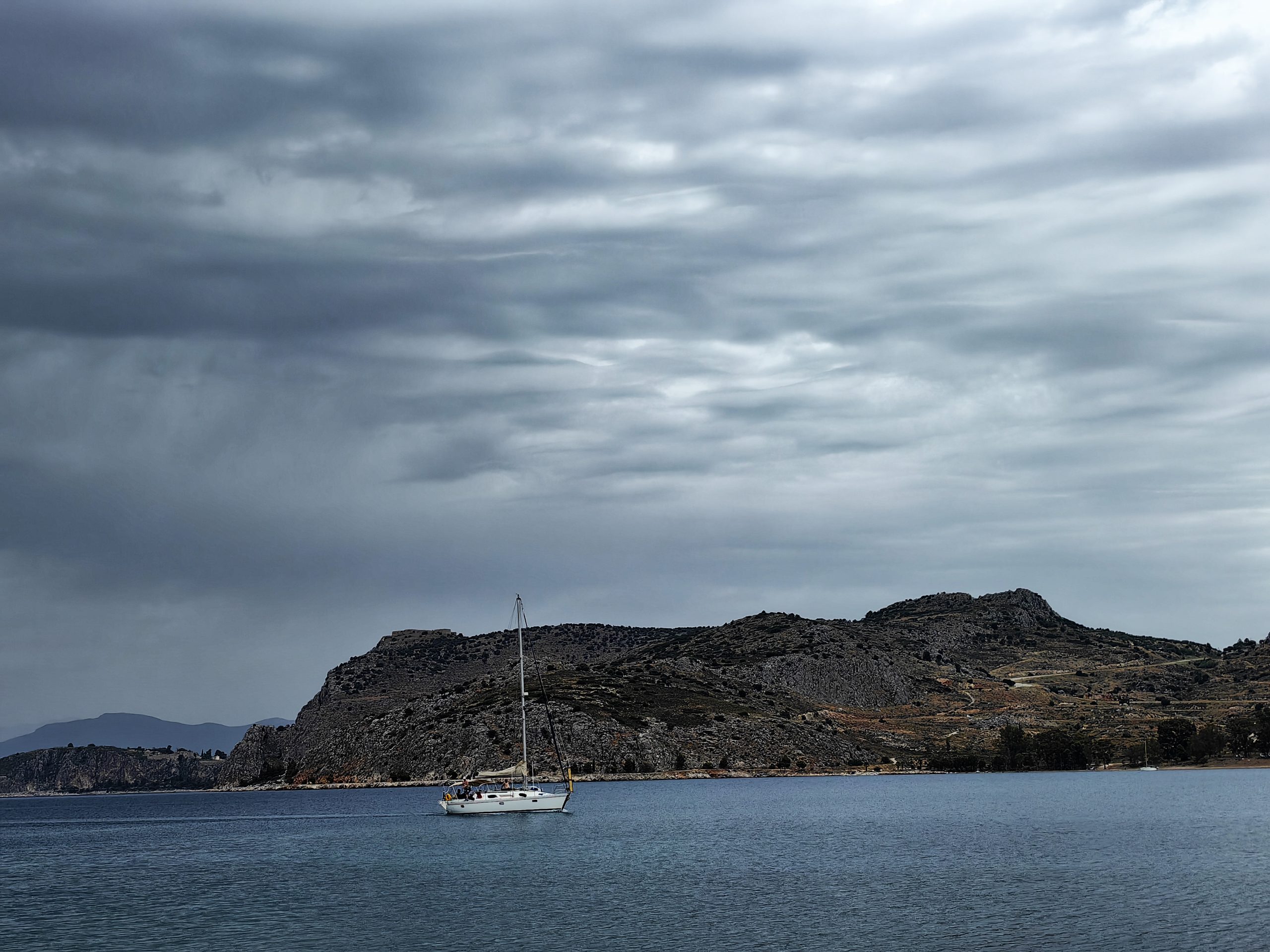 Καιρός. Αστάθεια με υψηλές θερμοκρασίες. Πού θα σημειωθούν καταιγίδες