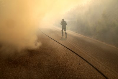 Φωτιά στην Αττική. Με εκτροπή στο Λαύριο τα δρομολόγια των πλοίων από και προς τη Ραφήνα