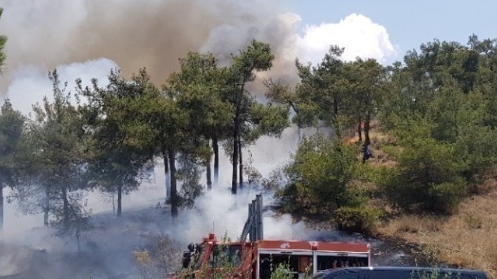 Φωτιά στην Αγία Μαρίνα στο Κορωπί. Μήνυμα 112 για εκκένωση και εκτροπές κυκλοφορίας