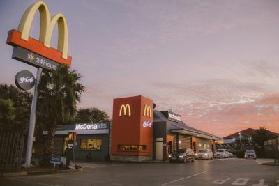 McDonald’s. Έφηβη από το Κολοράντο με νεφρική ανεπάρκεια από μπέργκερ. Κρεμμύδια δηλητηρίασαν και ηλικιωμένο