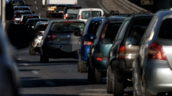 Πόσοι οδηγοί φτάνουν σε διασταύρωση και χρησιμοποιούν το κινητό τους. Τι δείχνει αμερικανική έρευνα