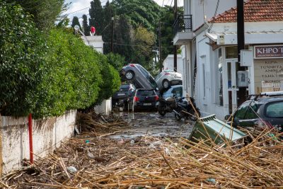 Βιβλική καταστροφή στη Ρόδο από την κακοκαιρία Bora. Που θα είναι κλειστά τα σχολεία. Πως θα κινηθεί η κακοκαιρία