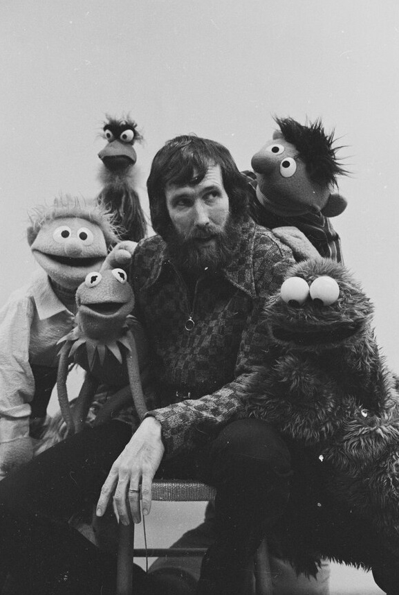 Jim_Henson,_full-length_portrait,_seated,_surrounded_by_his_Muppets-ppmsca-53800-53827a.tif