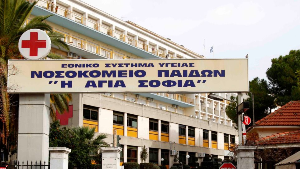 Πτώση ασανσέρ στο Παίδων. Γιατρός βρέθηκε από τον 7ο στον 2ο όροφο. Απεγκλωβίστηκε μόνη της μπουσουλώντας