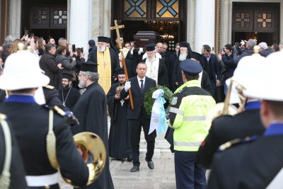 Αναστάσιος. Ολοκληρώθηκε το λαϊκό προσκύνημα στη Μητρόπολη. Στην Αλβανία θα μεταφερθεί αύριο το σκήνωμά του