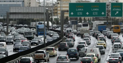 Που έχει κίνηση αυτή την ώρα. Καθυστερήσεις στην Αθηνών-Κορίνθου λόγω ακινητοποιημένου απορριμματοφόρου