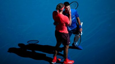 Australian Open. Εγκατέλειψε ο Τζόκοβιτς μετά τον τραυματισμό του. Στον τελικό ο Ζβέρεφ