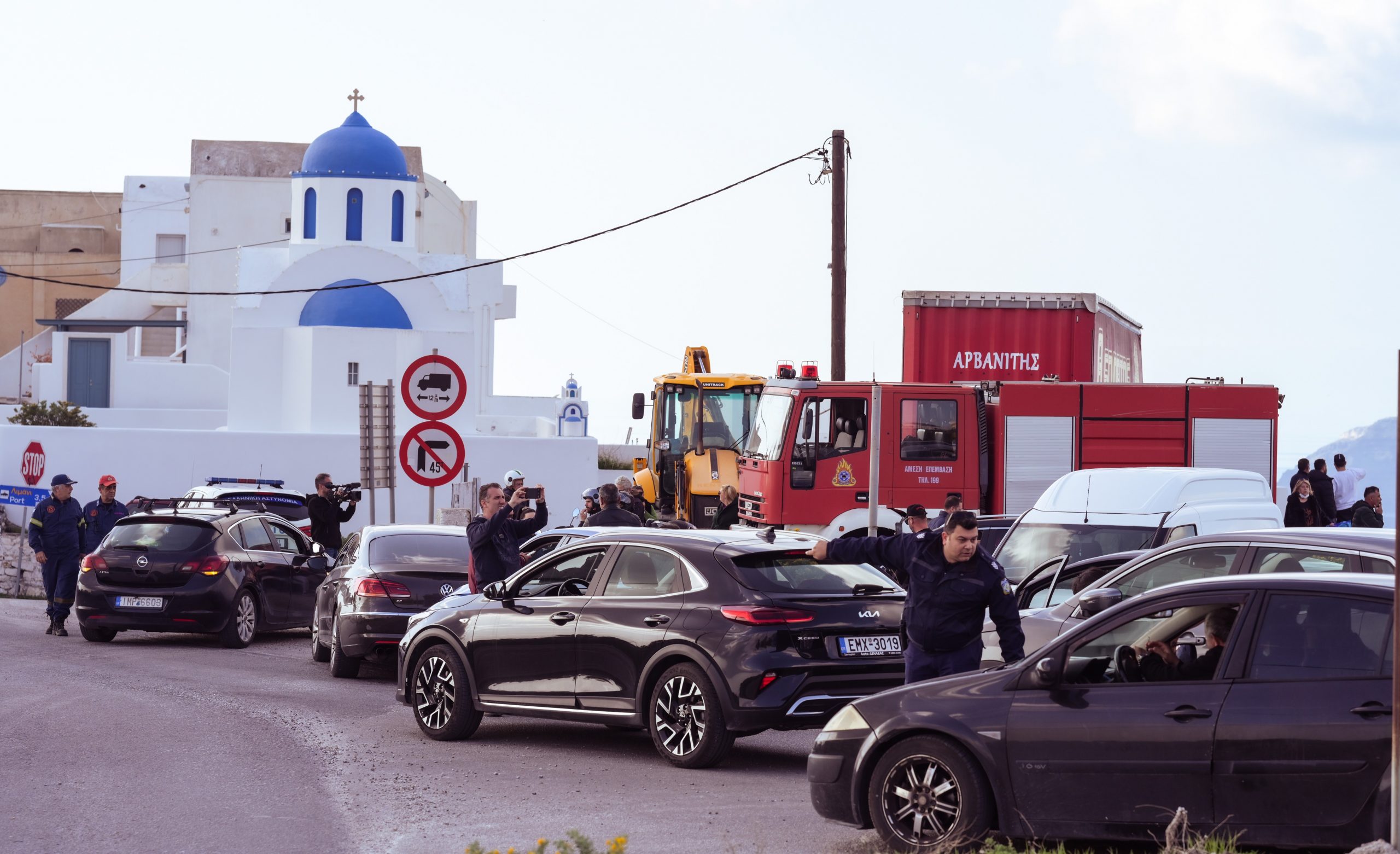 Επικαιροποίηση έκτακτων μέτρων στη Σαντορίνη. Μαζική έξοδος από το νησί. Πού θα παραμείνουν κλειστά τα σχολεία