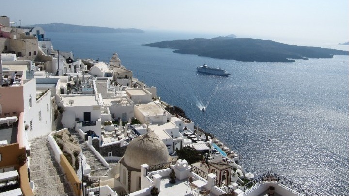 Νέα ισχυρή δόνηση 5 Ρίχτερ ανάμεσα σε Σαντορίνη και Αμοργό. Μέτρα για τους εργαζόμενους. Κλειστά σχολεία