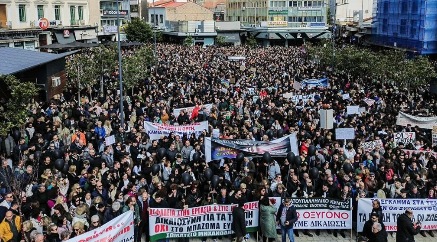 Τέμπη. Μαζικά συλλαλητήρια σε κάθε πόλη της Ελλάδας. Πάτρα, Ηράκλειο, Λάρισα, Ιωάννινα, χιλιάδες κόσμος στις συγκεντρώσεις