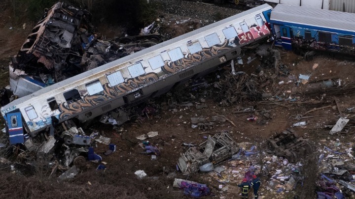 Τέμπη. Επιτήδειοι εξαπάτησαν χρησιμοποιώντας το όνομα της οικογένειας του μοναδικού επιζώντα από το πρώτο βαγόνι