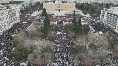 Συγκεντρώσεις – Τέμπη: “Ανθρώπινα ποτάμια” σε όλη την Ελλάδα. Εκτιμήσεις για την μεγαλύτερη συγκέντρωση από την Μεταπολίτευση